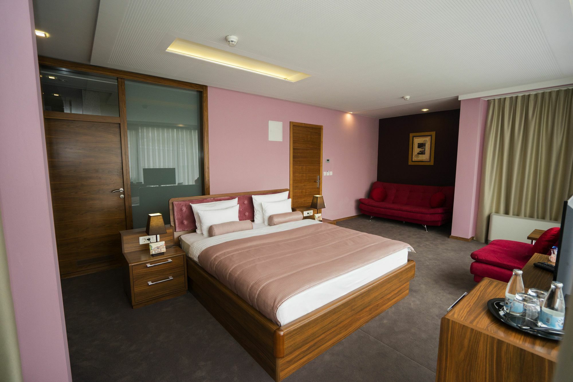 Royal Gold 3*